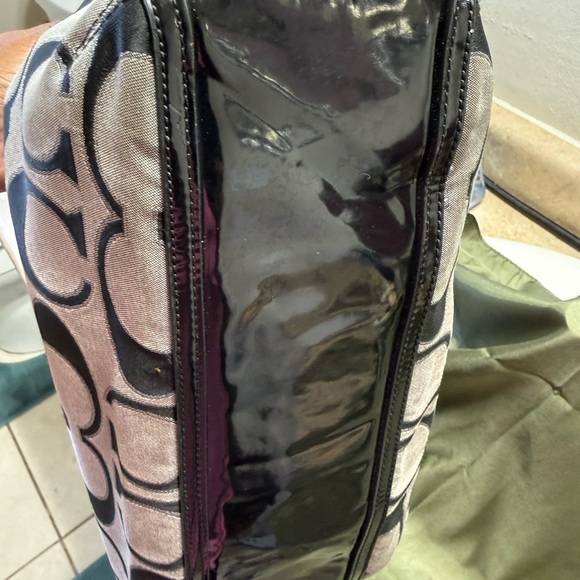 Coach Signature Jacquard Shoulder Bag – Black/Grey Patent Leather Trim - Picture 4 of 16